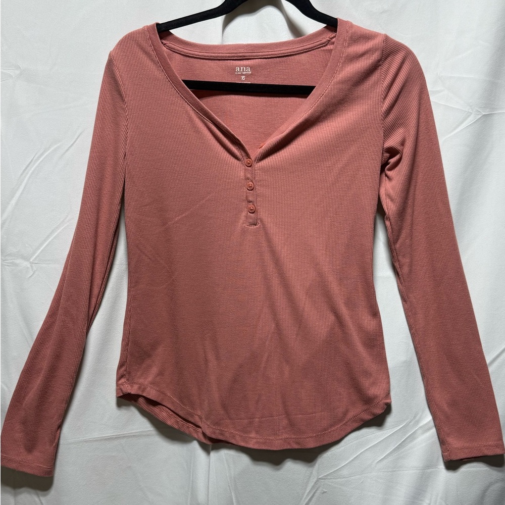 a.n.a Long Sleeve Ribbed Henley Top in Dusty Rose
